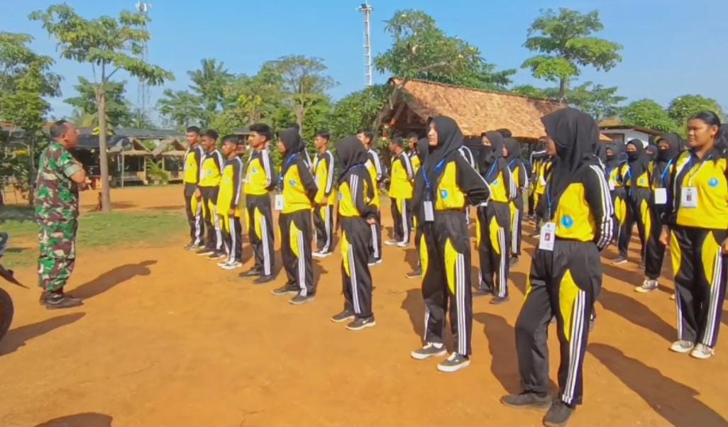 Latihan Dasar Kepemimpinan Hari ke-2 SMAN 2 Gadingrejo bersama Koramil Gadingrejo 2023-2024